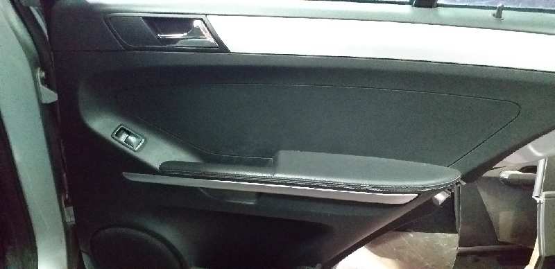 GUARNECIDO PUERTA TRASERA DERECHA