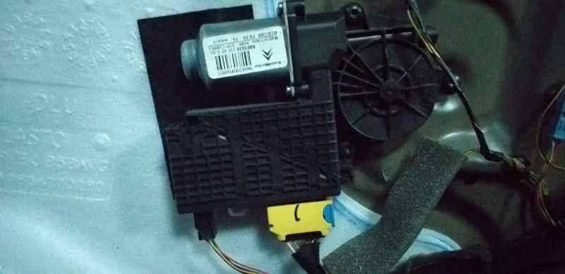 ELEVALUNAS DELANTERO IZQUIERDO