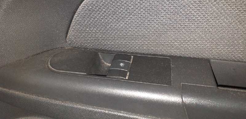 ELEVALUNAS DELANTERO DERECHO