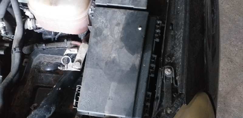 CAJA RELES / FUSIBLES