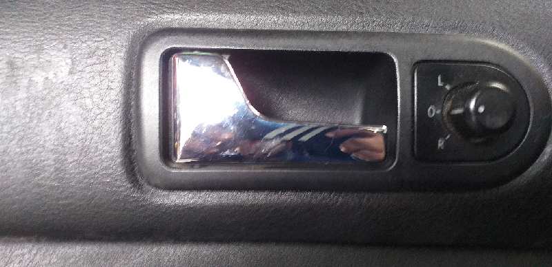 MANETA INTERIOR DELANTERA IZQUIERDA