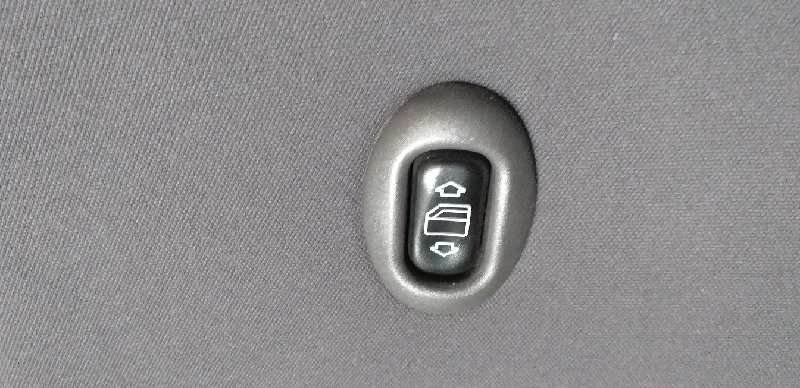 MANDO ELEVALUNAS TRASERO DERECHO