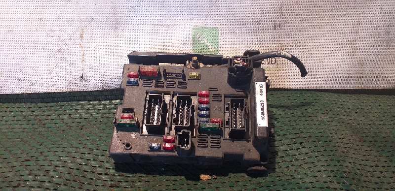 CAJA RELES / FUSIBLES