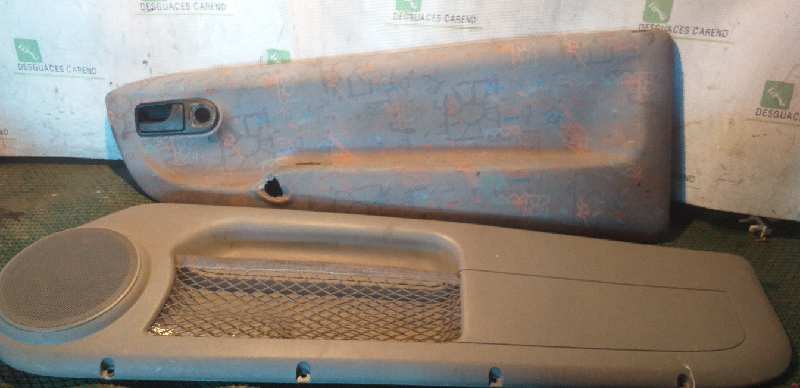 GUARNECIDO PUERTA DELANTERA DERECHA