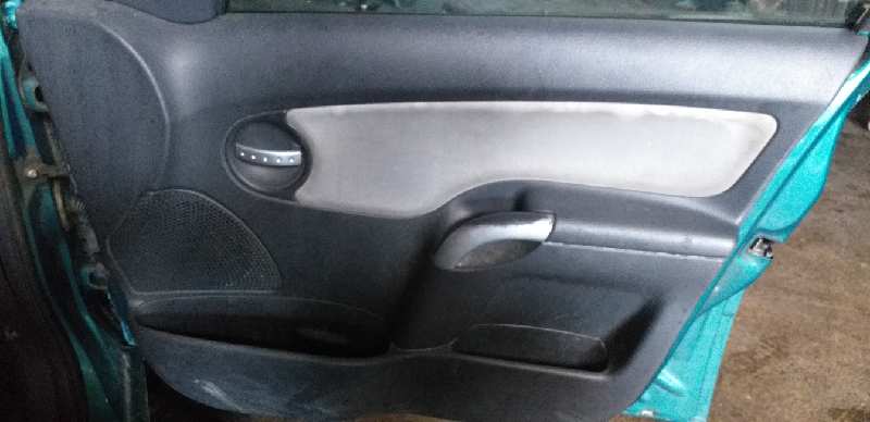 GUARNECIDO PUERTA DELANTERA DERECHA