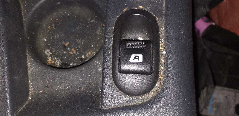 MANDO ELEVALUNAS DELANTERO DERECHO