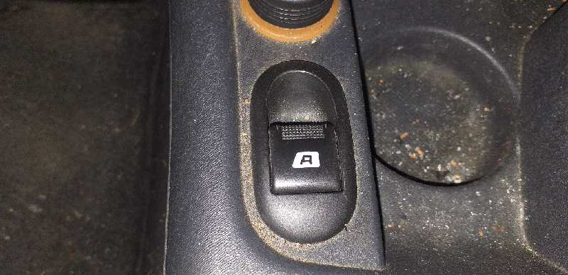 MANDO ELEVALUNAS DELANTERO IZQUIERDO 