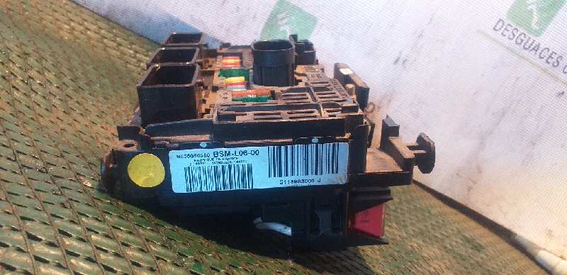 CAJA RELES / FUSIBLES