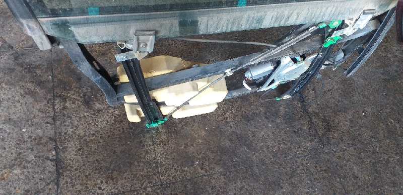 ELEVALUNAS DELANTERO DERECHO