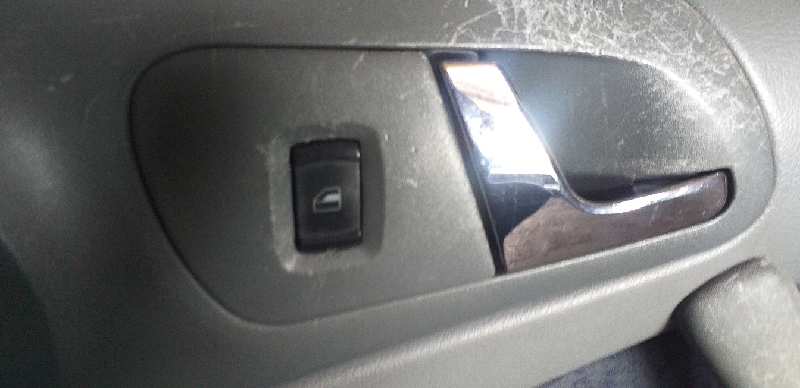 ELEVALUNAS DELANTERO DERECHO