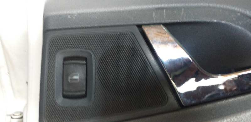 ELEVALUNAS TRASERO DERECHO