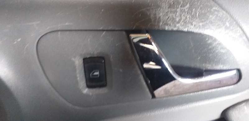 MANDO ELEVALUNAS DELANTERO DERECHO