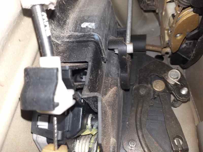 CERRADURA PUERTA DELANTERA IZQUIERDA 