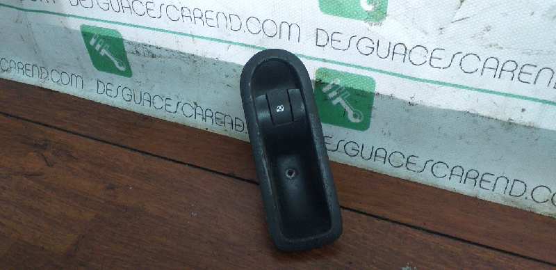 MANDO ELEVALUNAS DELANTERO DERECHO