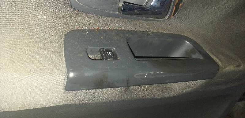 ELEVALUNAS DELANTERO DERECHO