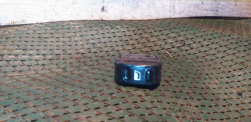 MANDO ELEVALUNAS DELANTERO DERECHO