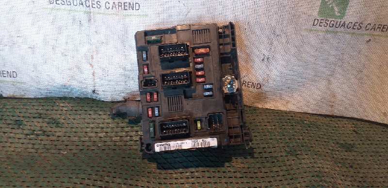 CAJA RELES / FUSIBLES