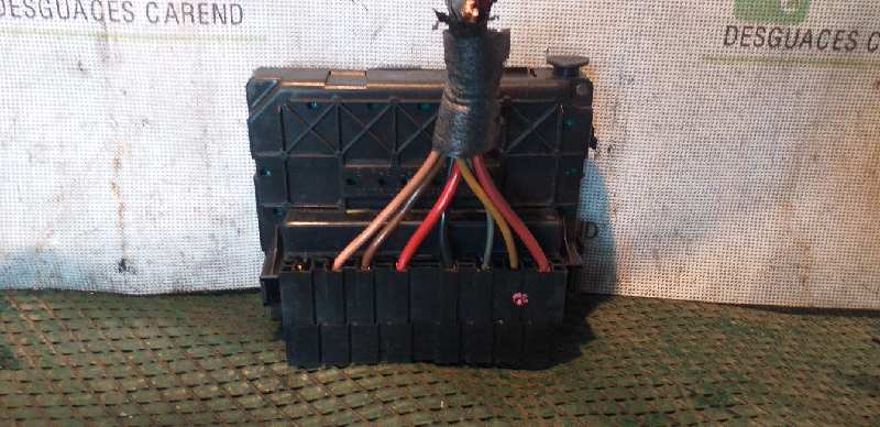 CAJA RELES / FUSIBLES