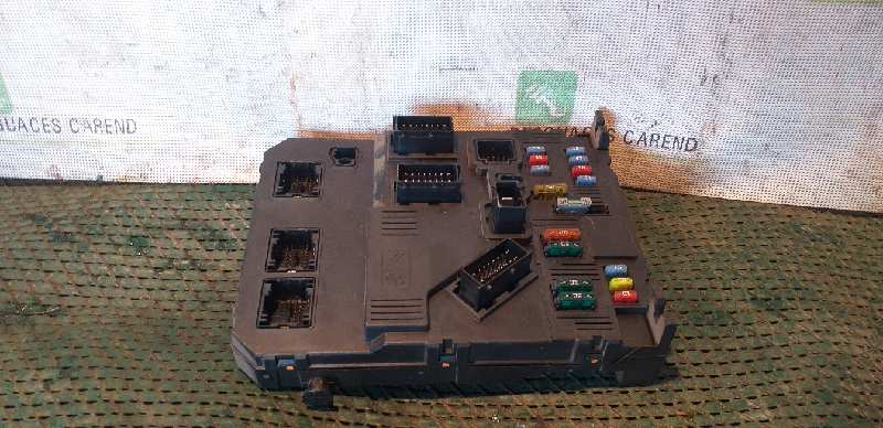 CAJA RELES / FUSIBLES