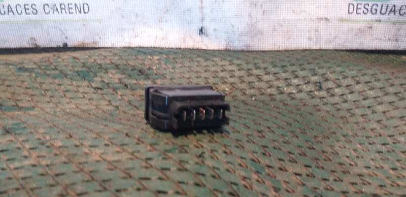 MANDO ELEVALUNAS DELANTERO DERECHO