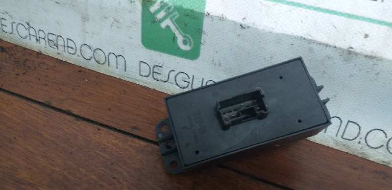 MANDO ELEVALUNAS DELANTERO DERECHO