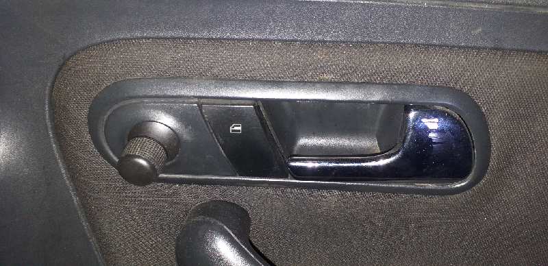 ELEVALUNAS DELANTERO DERECHO