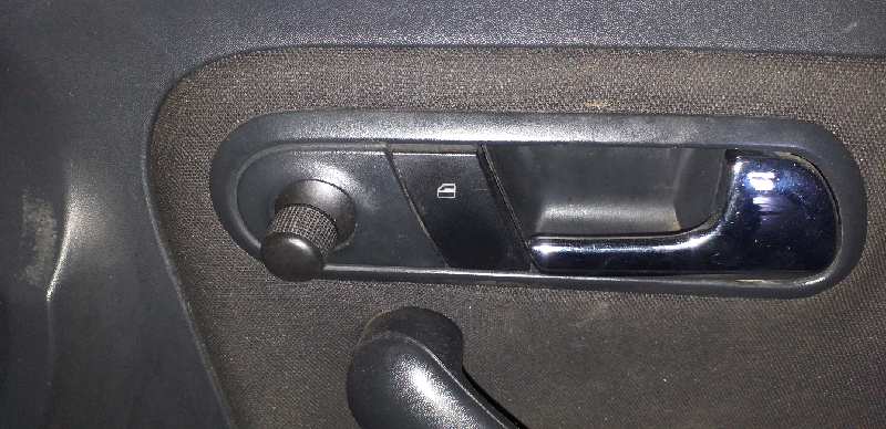 MANDO ELEVALUNAS DELANTERO DERECHO