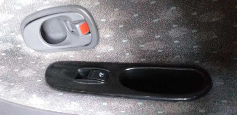 ELEVALUNAS DELANTERO DERECHO