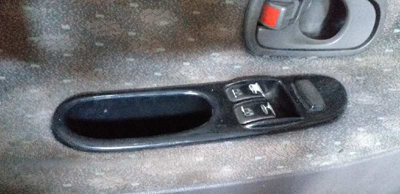 ELEVALUNAS DELANTERO IZQUIERDO