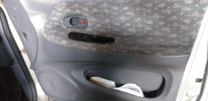 GUARNECIDO PUERTA DELANTERA DERECHA