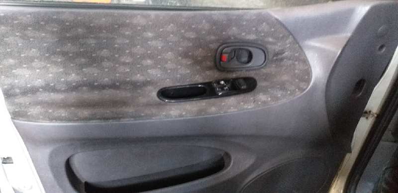 GUARNECIDO PUERTA DELANTERA IZQUIERDA