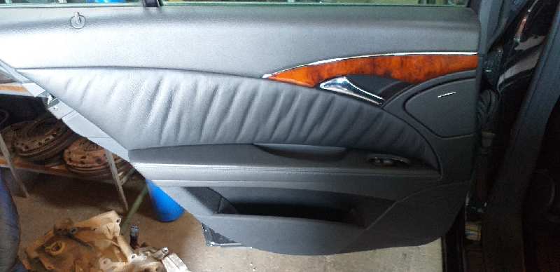 GUARNECIDO PUERTA TRASERA IZQUIERDA