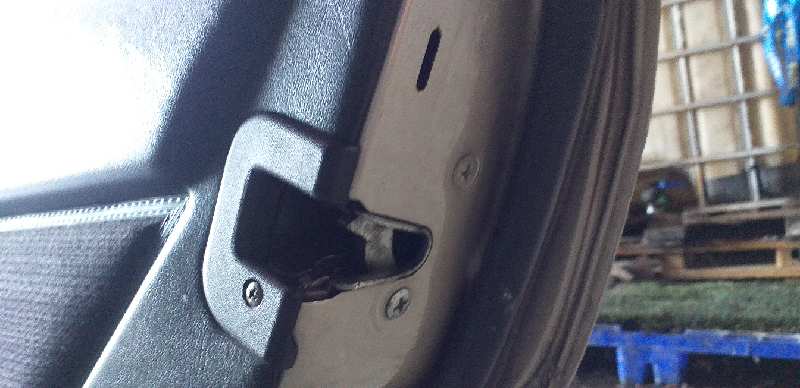 CERRADURA PUERTA TRASERA DERECHA 