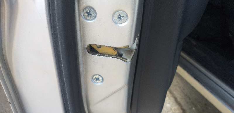 CERRADURA PUERTA DELANTERA IZQUIERDA 