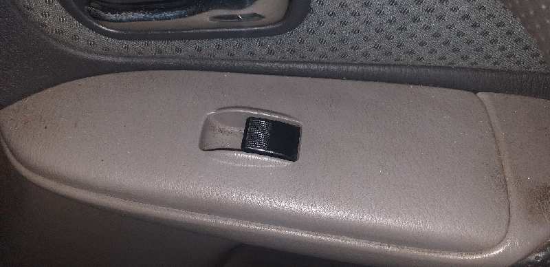 ELEVALUNAS DELANTERO DERECHO