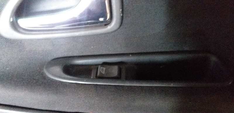 ELEVALUNAS TRASERO DERECHO