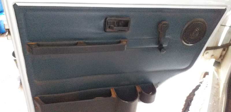 GUARNECIDO PUERTA DELANTERA IZQUIERDA