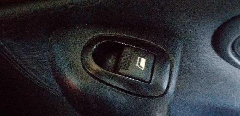 ELEVALUNAS TRASERO DERECHO