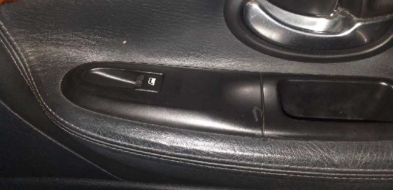 MANDO ELEVALUNAS DELANTERO DERECHO