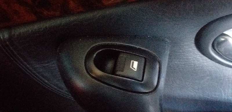 MANDO ELEVALUNAS TRASERO DERECHO