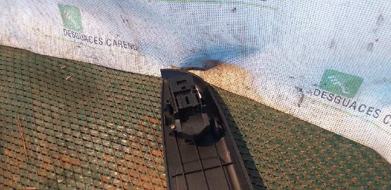 MANDO ELEVALUNAS DELANTERO DERECHO