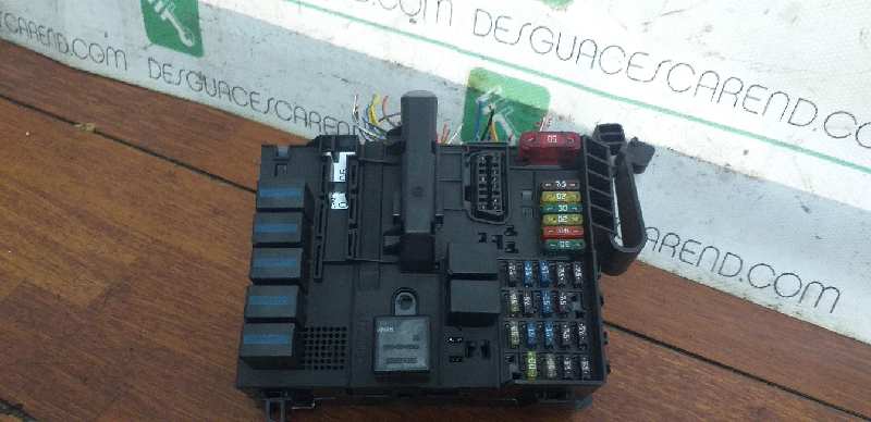 CAJA RELES / FUSIBLES