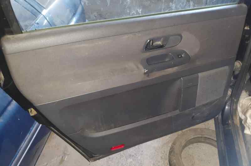 GUARNECIDO PUERTA TRASERA IZQUIERDA