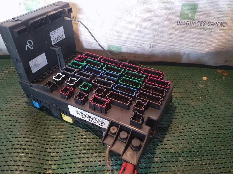 CAJA RELES / FUSIBLES