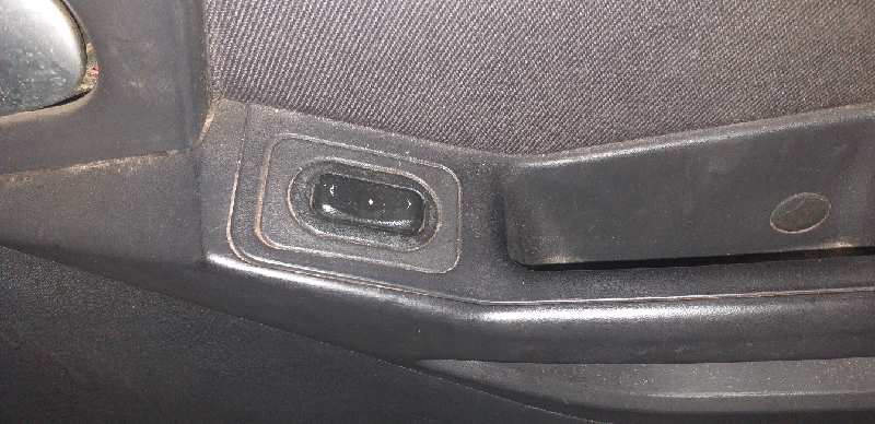 ELEVALUNAS DELANTERO DERECHO