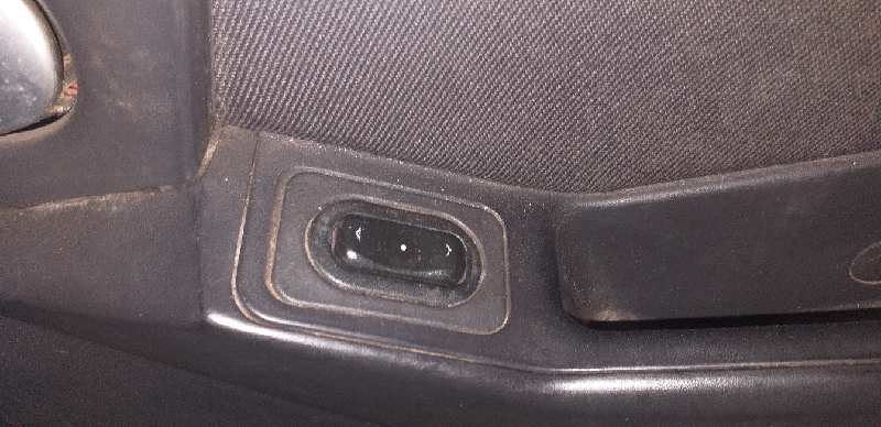 MANDO ELEVALUNAS DELANTERO DERECHO