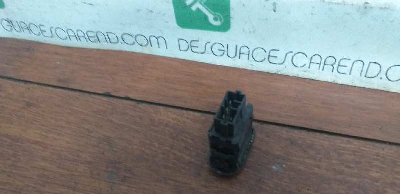 MANDO ELEVALUNAS DELANTERO DERECHO