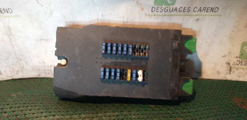 CAJA RELES / FUSIBLES