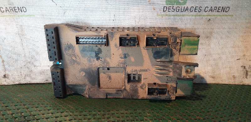 CAJA RELES / FUSIBLES