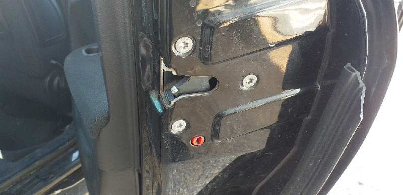 CERRADURA PUERTA TRASERA DERECHA 